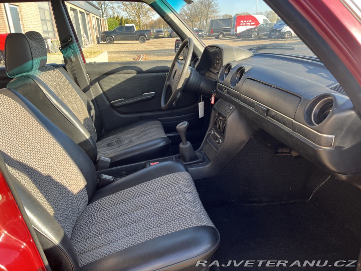 Mercedes-Benz 230 230t W123 1979