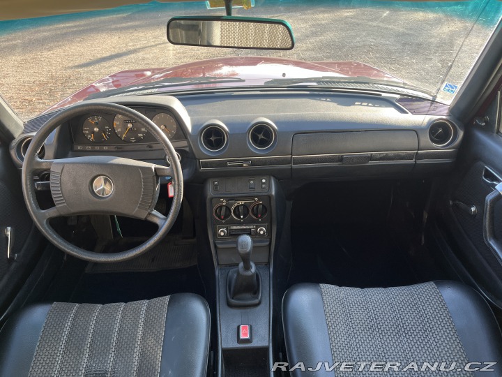 Mercedes-Benz 230 230t W123 1979