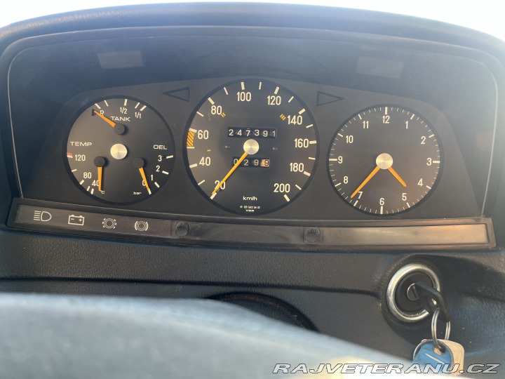 Mercedes-Benz 230 230t W123 1979