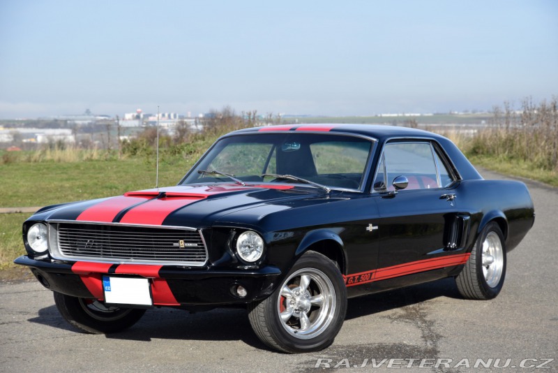 Ford Mustang 302 cui V8