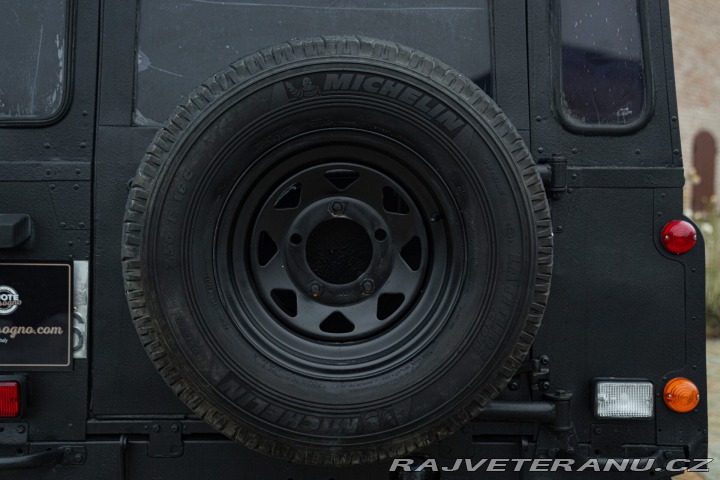 Land Rover Defender  1985