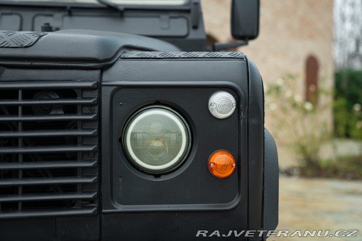 Land Rover Defender 1985