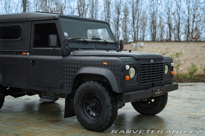 Land Rover Defender 1985