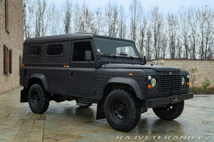Land Rover Defender  1985
