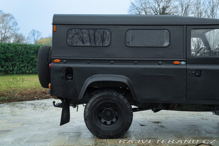 Land Rover Defender 1985