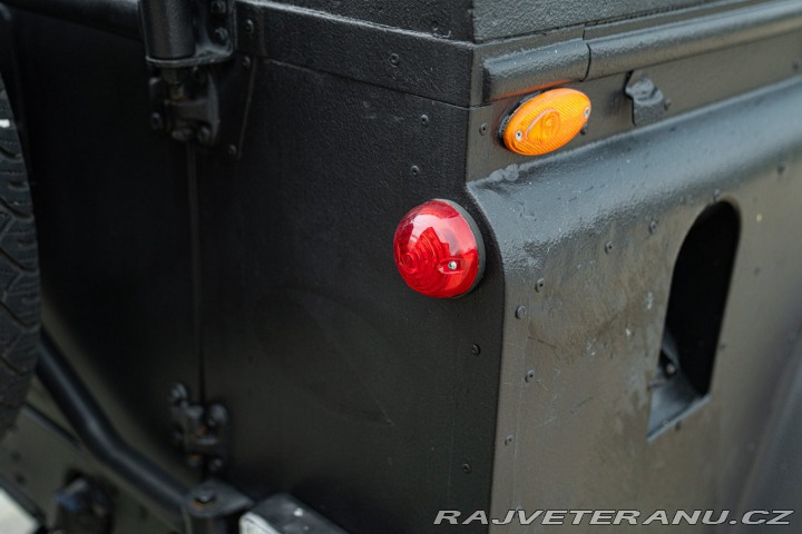 Land Rover Defender 1985