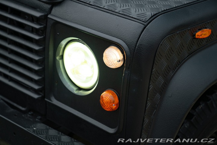 Land Rover Defender 1985