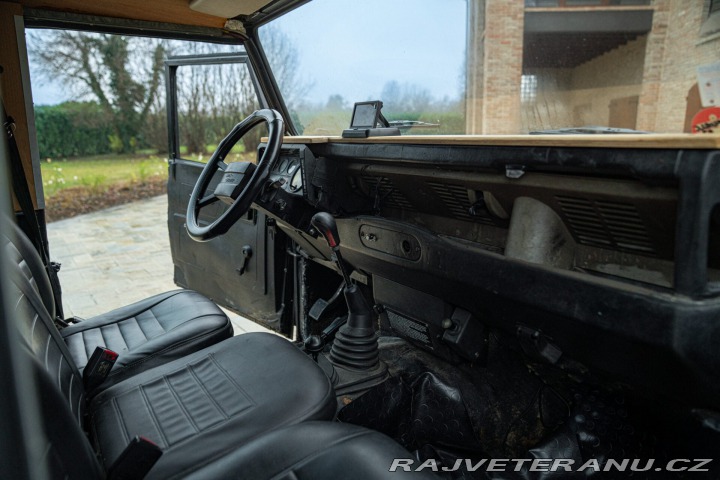 Land Rover Defender 1985