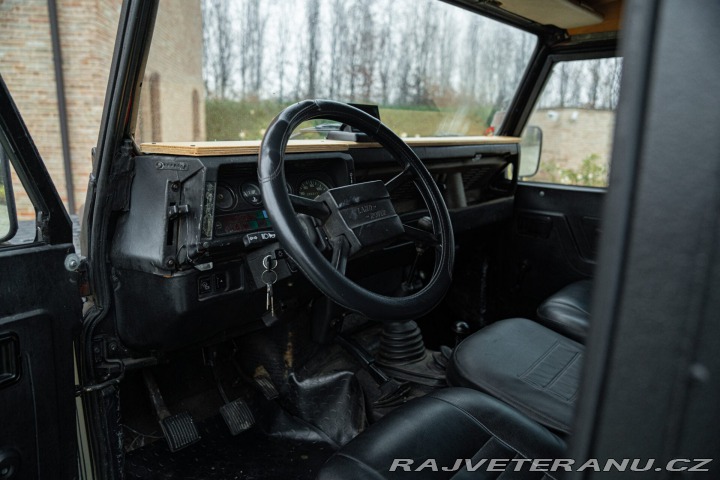 Land Rover Defender 1985