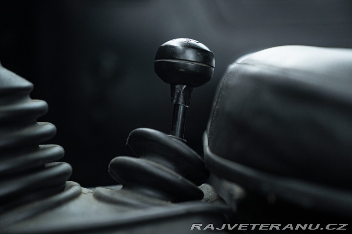 Land Rover Defender 1985