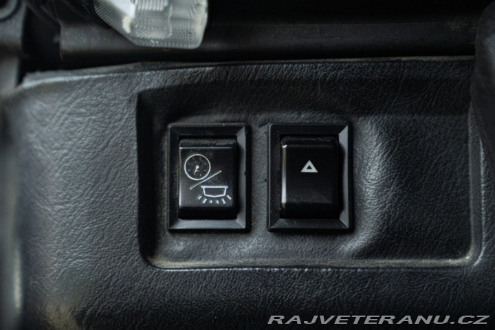 Land Rover Defender 1985