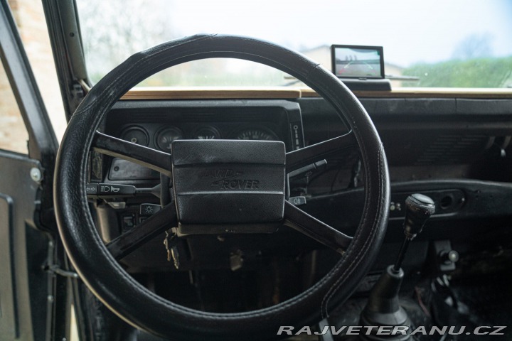 Land Rover Defender 1985