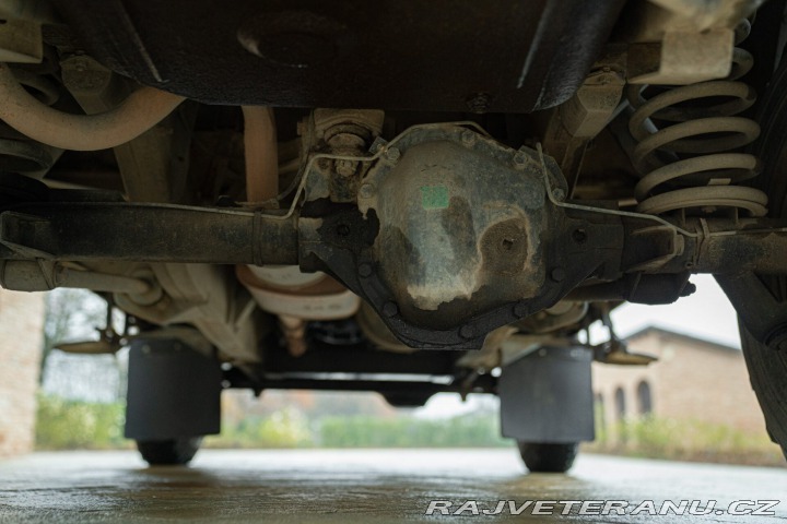 Land Rover Defender 1985