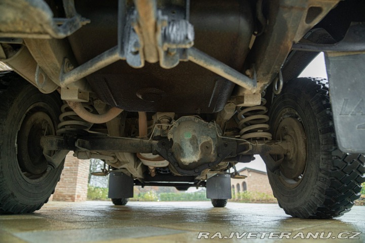 Land Rover Defender 1985