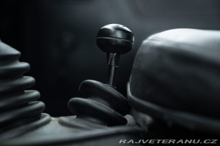 Land Rover Defender 1985