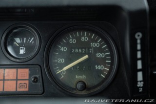 Land Rover Defender 1985