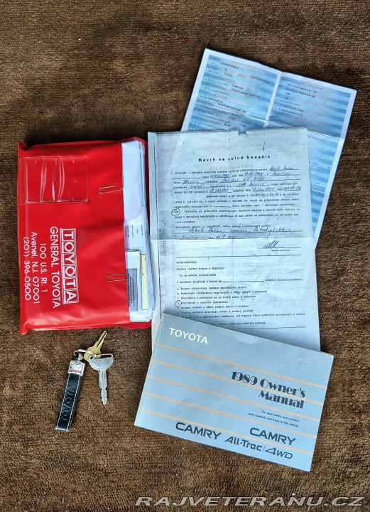 Toyota Camry LE 2.5 V6 1989