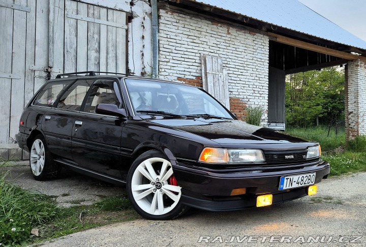 Toyota Camry LE 2.5 V6 1989