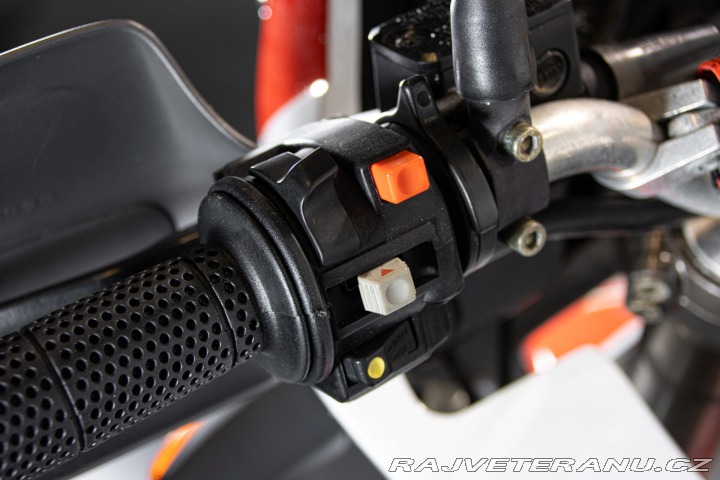 Ostatní značky Ostatní modely Cagiva ELEFANT 900 DESMODUE 1995