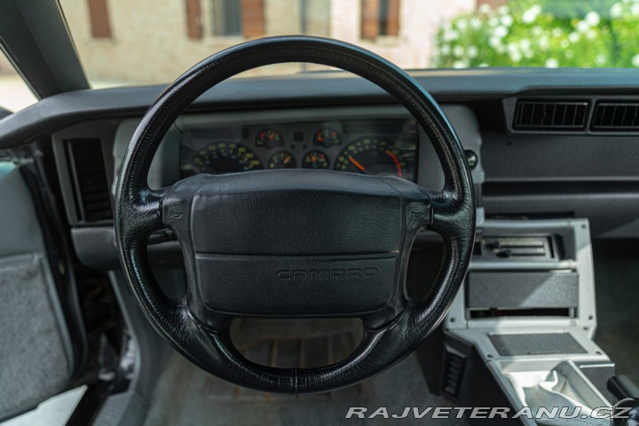 Chevrolet Camaro III Z28 RS 5.0 V8 1992