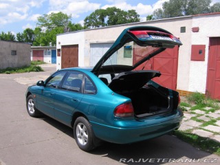 Mazda 626 mazda 626-2,0i HB-E 1995