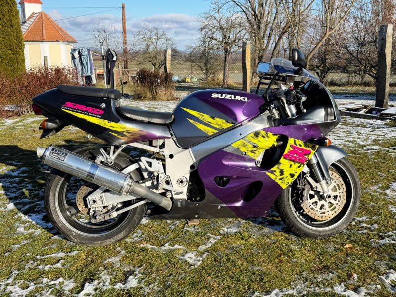 Suzuki GSX GSXR 750 Srad