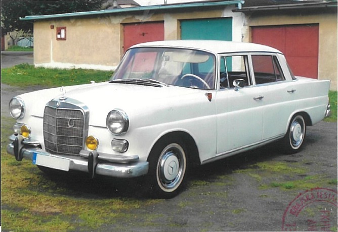 Mercedes-Benz 190 W110