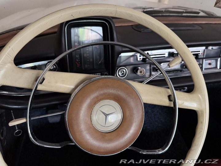 Mercedes-Benz 190 W110 1964
