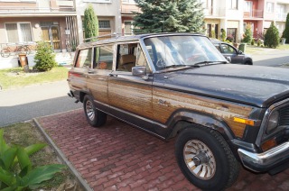 Jeep Wagoneer 