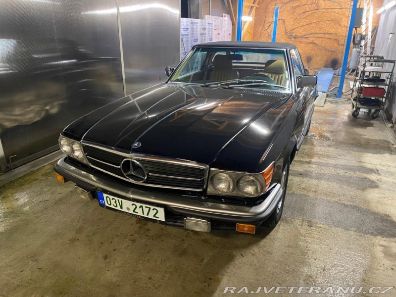 Mercedes-Benz 560 SL