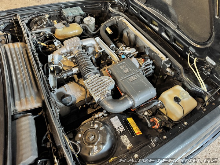 BMW 6 E24 635 CSi manuál 1986