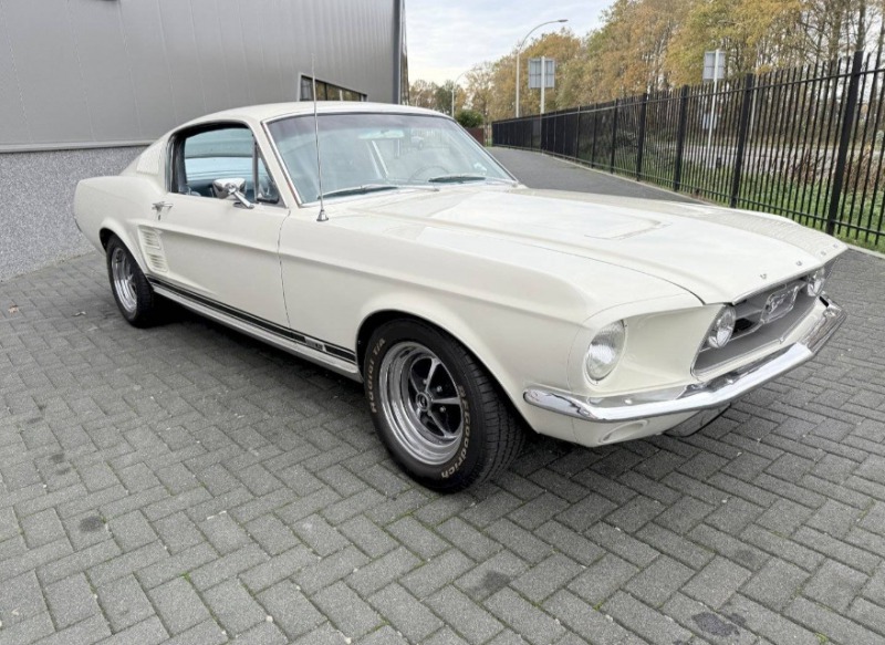 Ford Mustang Fastback S-Code