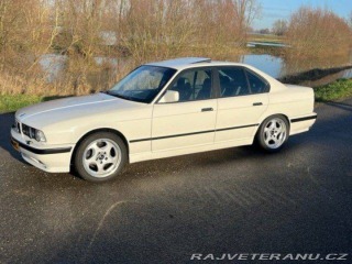 BMW M5  1991