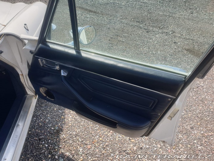 Jaguar XJ 12válec,5.3L manual př. 1974