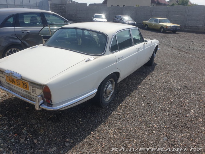 Jaguar XJ 12válec,5.3L manual př. 1974