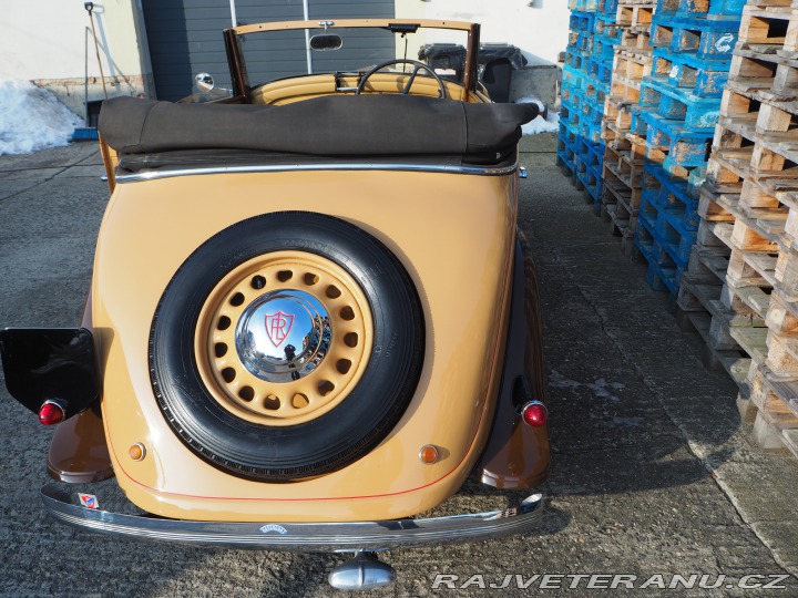 Ostatní značky Ostatní modely ROSENGART LR4 1938