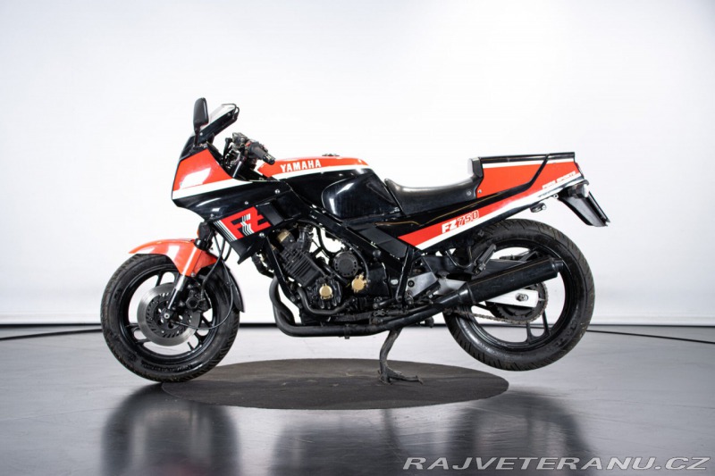 Yamaha FZ 750