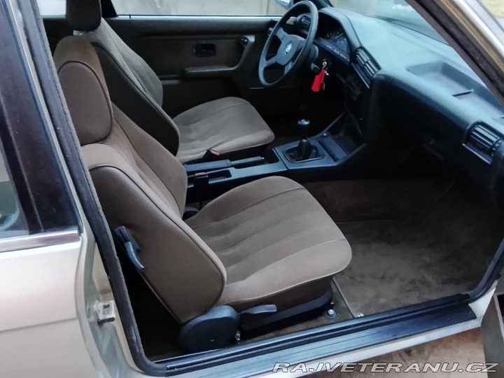 BMW 3 323i manuál coupe 1983