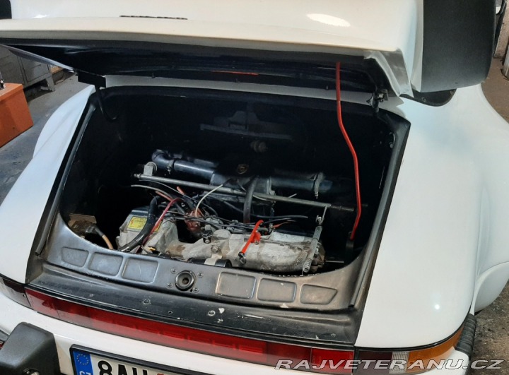 Porsche 911 CU 2.0L jen motor 1975