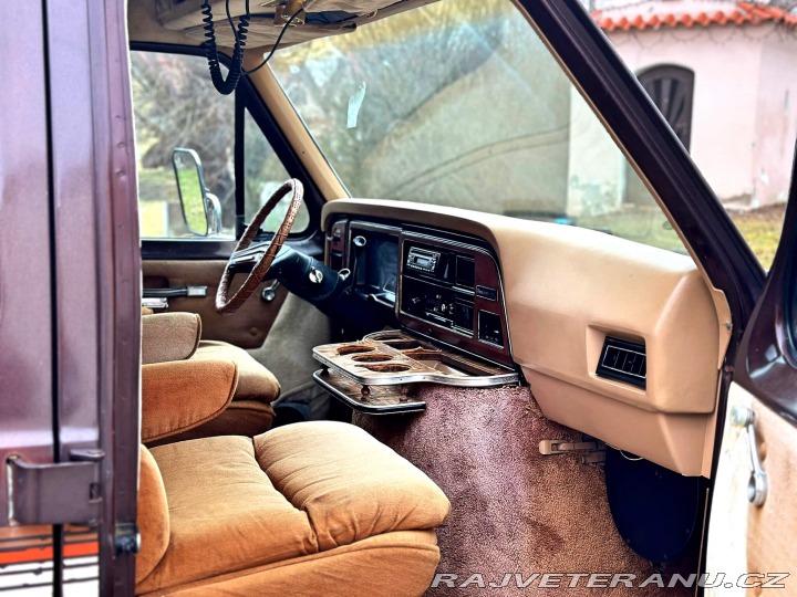 Ford Econoline E-150 5.8 V8 1983