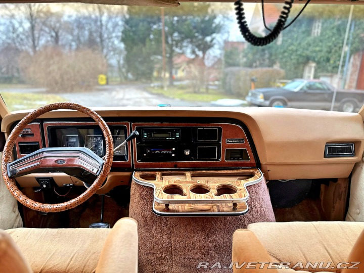 Ford Econoline E-150 5.8 V8 1983