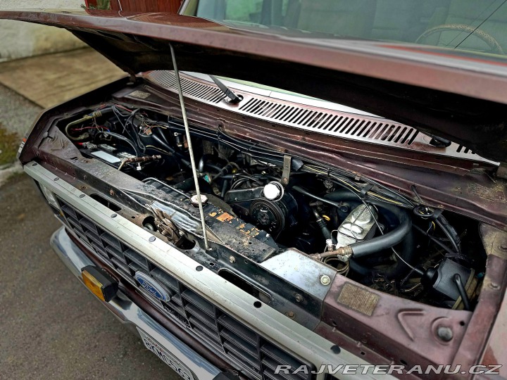 Ford Econoline E-150 5.8 V8 1983
