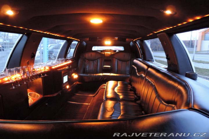 Lincoln Town Car 4,6 Limuzína 9.m Pronájem 1995