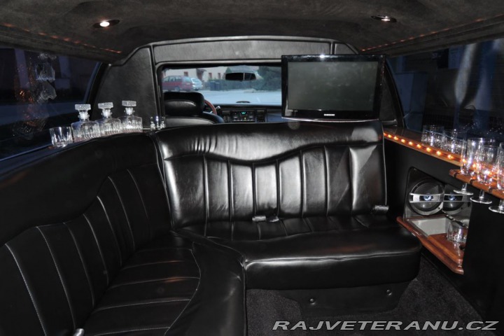 Lincoln Town Car 4,6 Limuzína 9.m Pronájem 1995