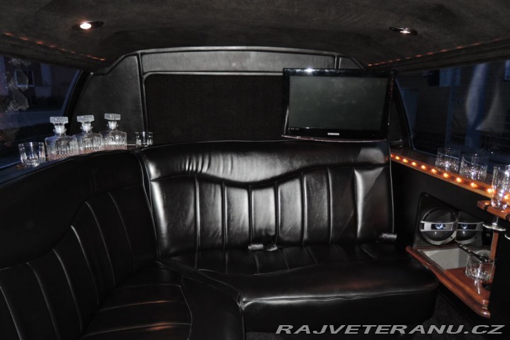 Lincoln Town Car 4,6 Limuzína 9.m Pronájem 1995