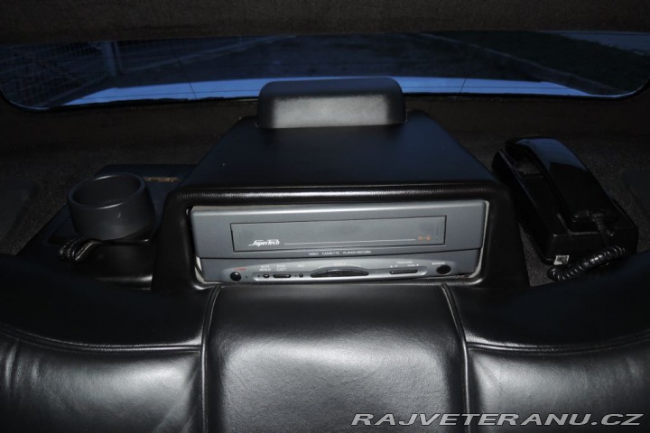 Lincoln Town Car 4,6 Limuzína 9.m Pronájem 1995