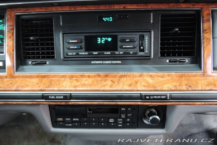 Lincoln Town Car 4,6 Limuzína 7.m Pronájem 1993