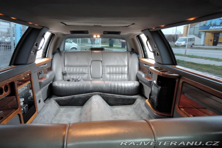 Lincoln Town Car 4,6 Limuzína 7.m Pronájem 1993