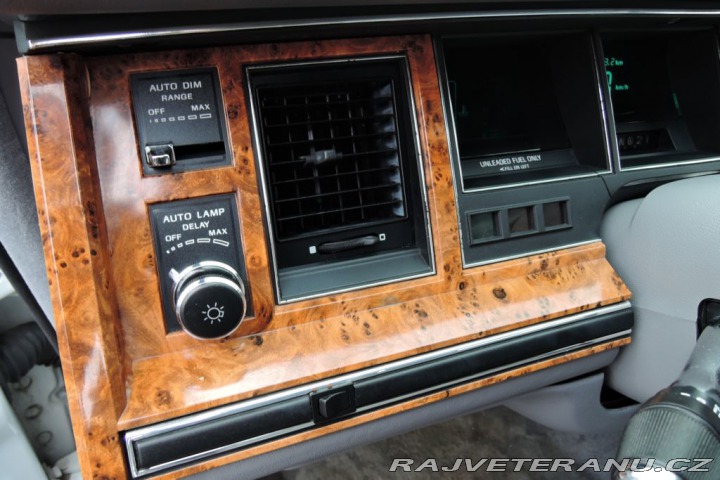 Lincoln Town Car 4,6 Limuzína 7.m Pronájem 1993