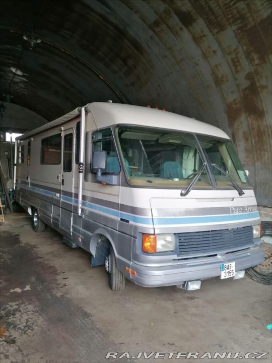 Ford F 7,5 Fleetwood Pace Arow 1990